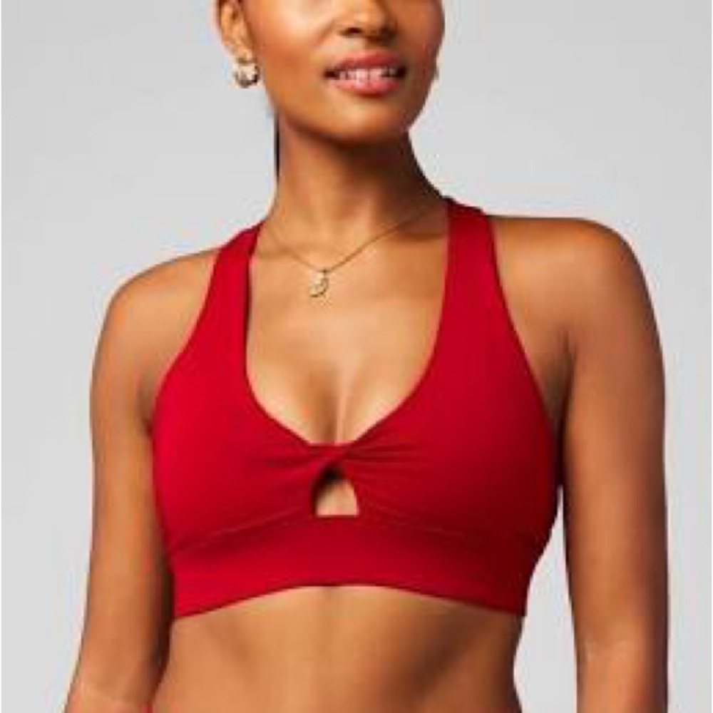 Fabletics Twist Oasis Medium Impact Sports Bra | Holly Betry
